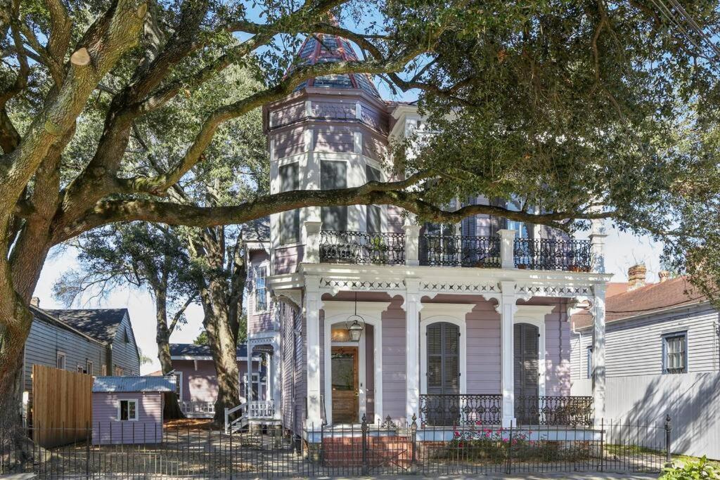 Carondelet House - 1886 Garden District Manse *